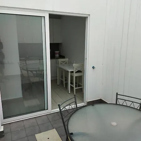 Open-patio Apartment *